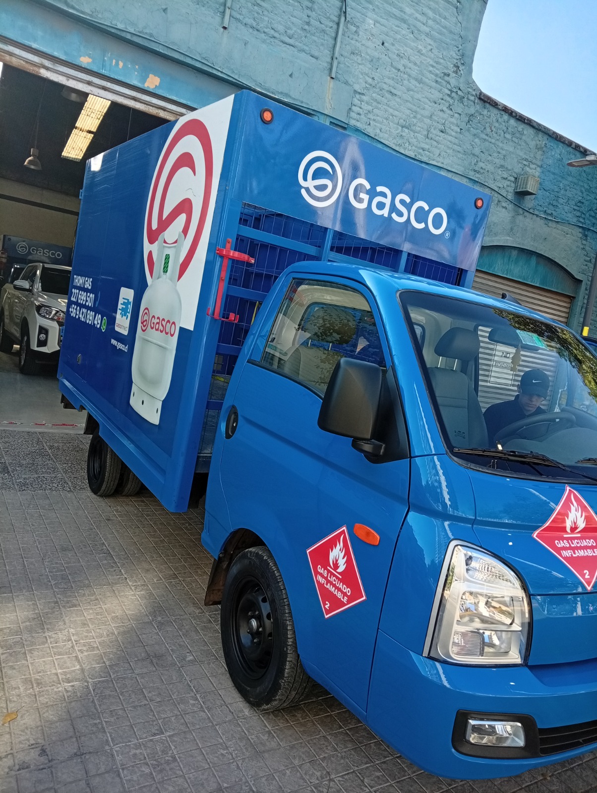 Camión Gasco reparado, vista lateral